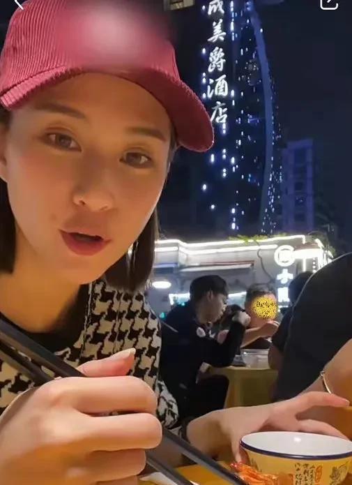 娱乐圈吃瓜爆料横屏,横屏揭秘明星幕后故事